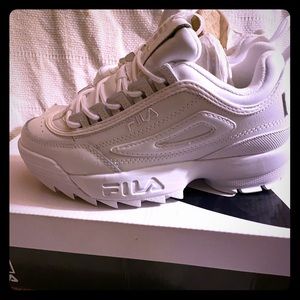 New!!!!  Sz 5.5 ~FILA DISRUPTOR II   US 5.5  NEW!